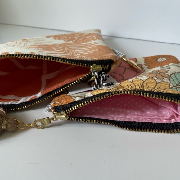 Rifle Co. Retro Flower Clutch with Bangle Wristlet & Wallet Set - Picture 10 of 16